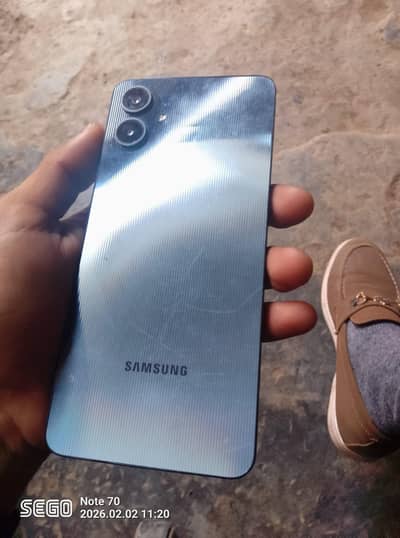 samsung a06 4/64  exchange with iphone only