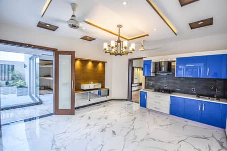 10 MARLA WELL MAINTAIN SUPER LUXURY HOUSE FOR SALE