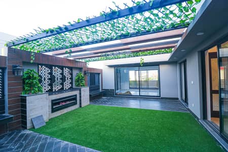 10 MARLA ULTRA MODERN HOUSE FOR SALE NEAR DOLMEN MALL