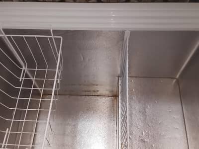 PEL ka freezer hai 1door original gas hai. best cooling hai