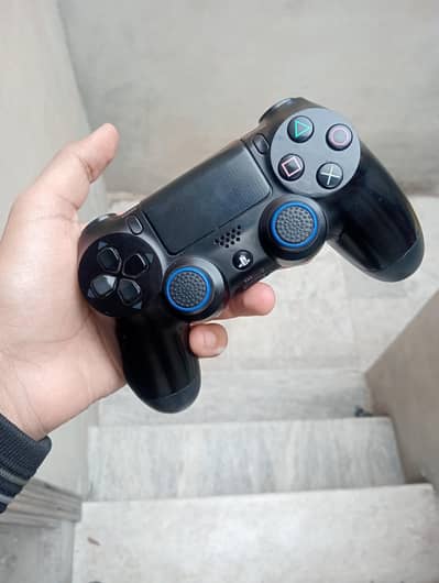 PS4 original controller with box slightly used