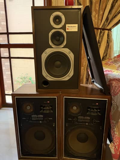 Pioneer Amplifeirr, 2x Equalisers and 6 speakers.