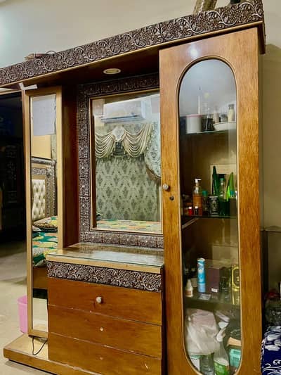 Bed + 2 side tables + dressing beautiful set