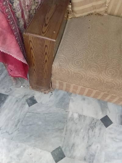 seven siter sofas avaliable one pice damge other all are ok