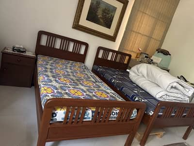 2 single bed with 2 sides