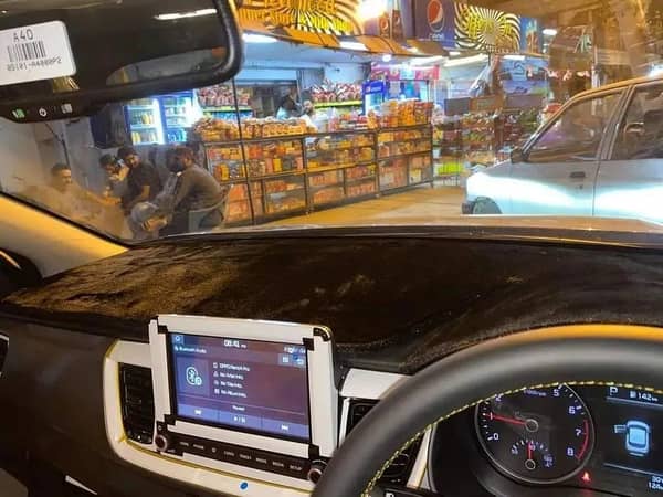 Kia Stonic Dashboard Velvet Mat – Soft Wool-Type Fluffy Cover (Imported, Premium Quality)