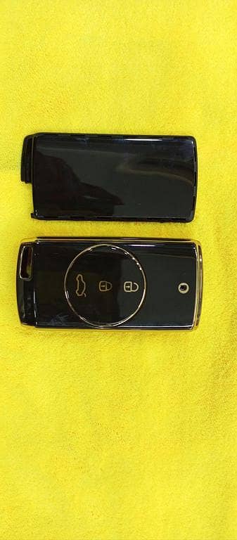 Cherry Tiggo 4 Pro remote cover in black with gold accents - TPU soft case