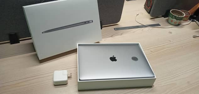 Macbook Air M1 laptop