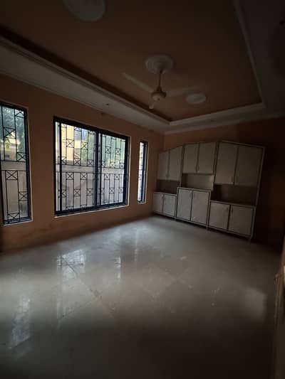 10 Marla Ground Floor Portion Available For Rent