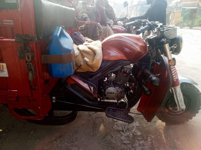 ٹینکی لیک ہے اس کی جگہ پر 10 لیٹر والی کین لگی ہے 2