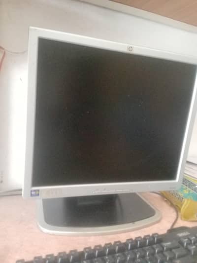 CPU. core2du. LCD HP 2gb  RAM. 160gb ROM .