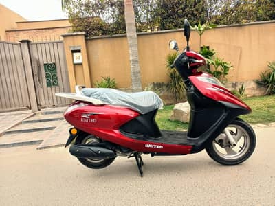 United Scooty 2022 model totally new scooty 750 km driven only