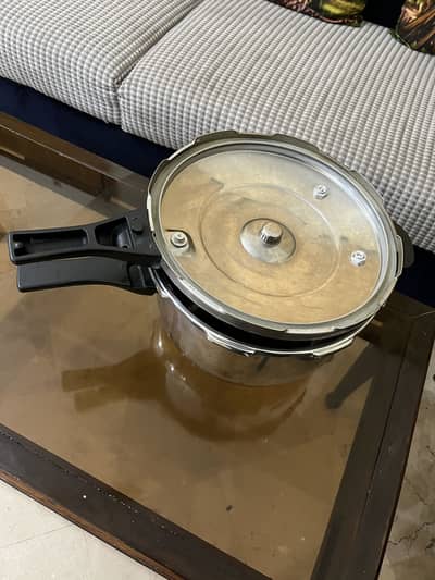 Pressure cooker almost brand new imported