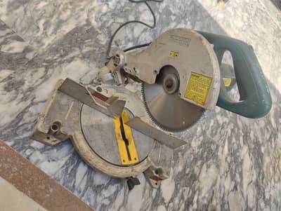 Mitre Saw / Degree Cutter (Makita)