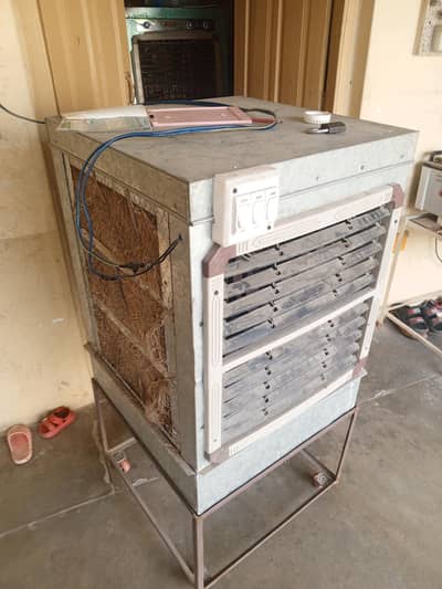 200 wat penal with frame 2 peace with DC room cooler