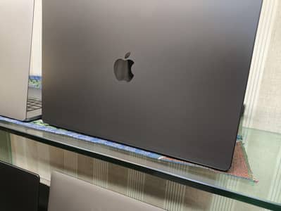 i9 i7 M1 M2 M3 M4 Apple MacBook