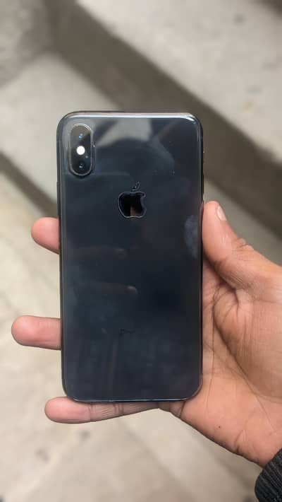 I phone xs all okay 64 gb