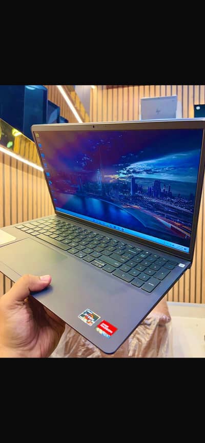 Dell Inspiron 15 3525 AMD RYZEN 5 5625U  8 gb ram 256 ssd