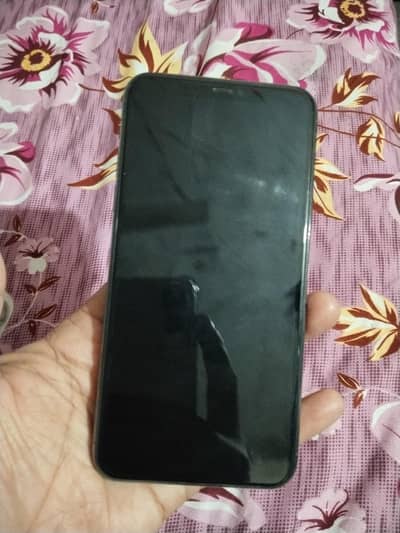 iphone 11 pro max  with original charchager condition 10/10