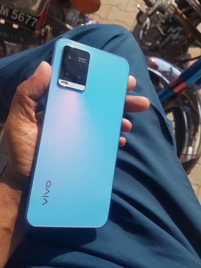 10/9 condishn with chargr 8+4/128gb