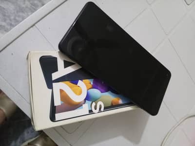 Samsung Galaxy a21s in good condition 4/64. . With Box