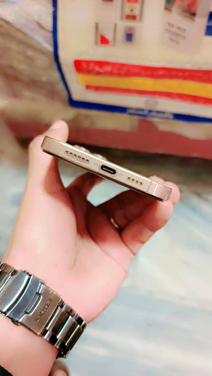 IPhone 16pro Max 8