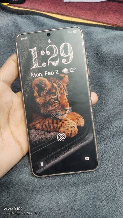 total genius phone 8gb/256gb