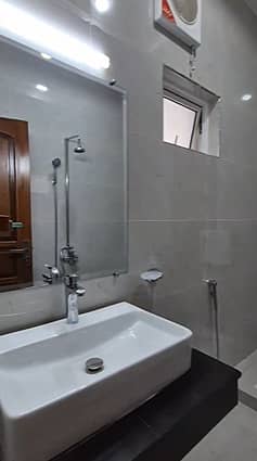 I-8 Upper portion for rent (60x90)