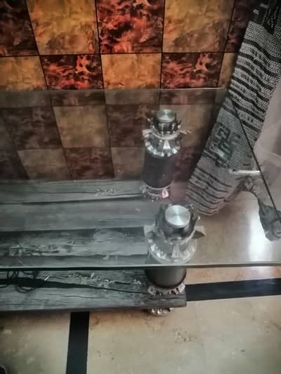 Galass table good condition 10/10