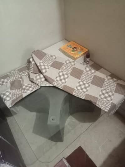 5 seater sofa set with 4 coches and 1 table