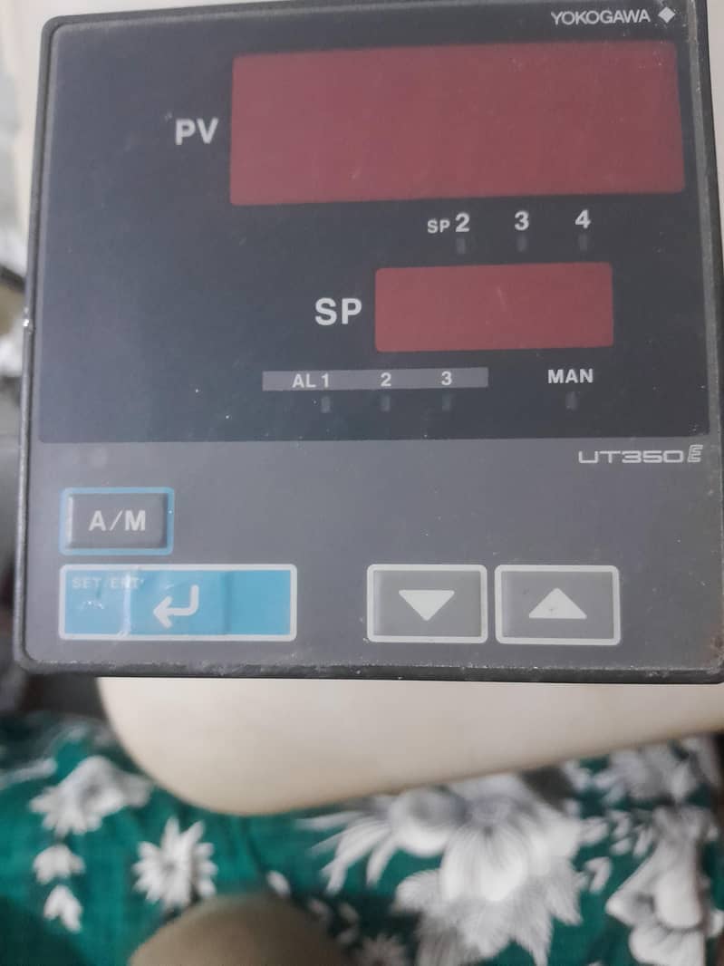 ڈیجیٹل ٹیمپریچر کنٹرولز 12