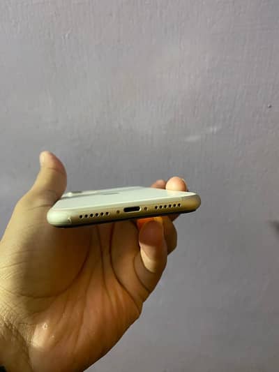 I phone 11 Non PTA 64 gb white color
