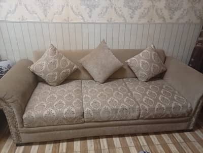3 seater sofa in very good condition