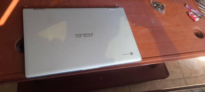 core m3 8th generation  (4GB. REM) (64GB. MEMORY)  tach screen full