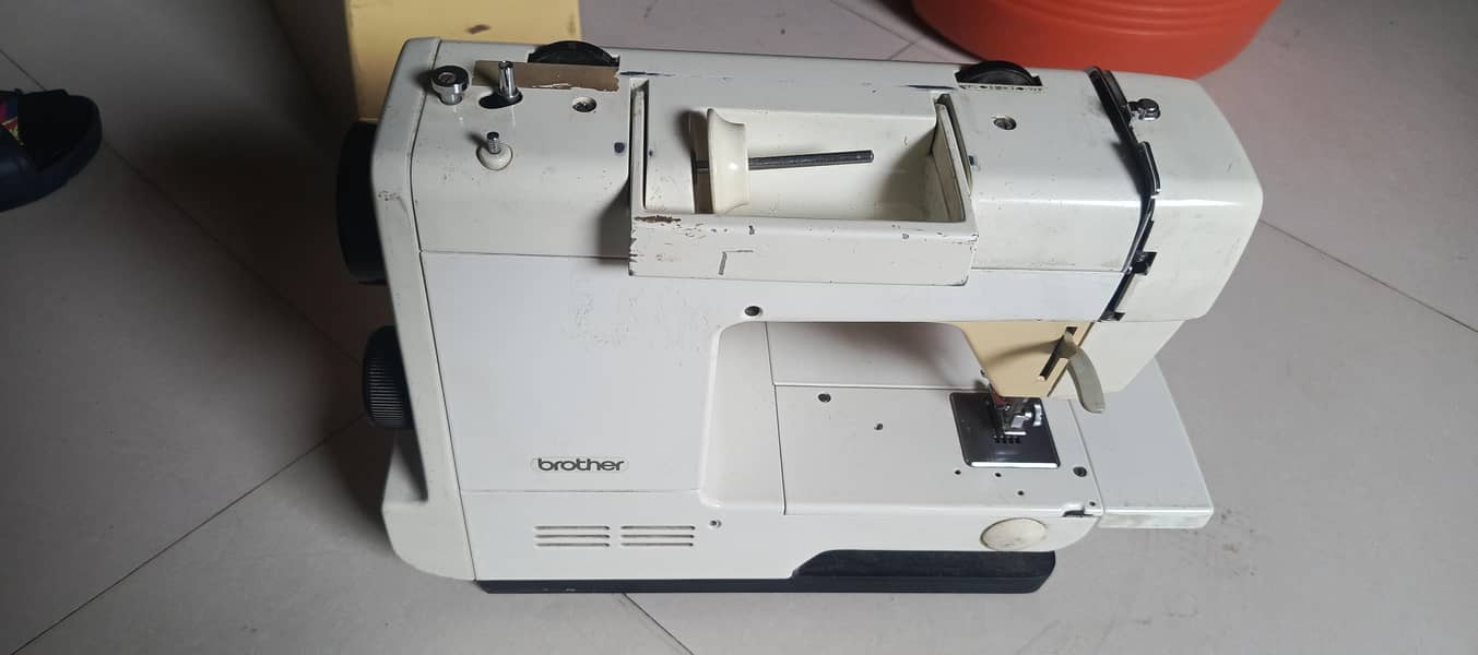 sewing machine 4