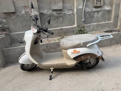 CROWN FAIRY SCOOTY