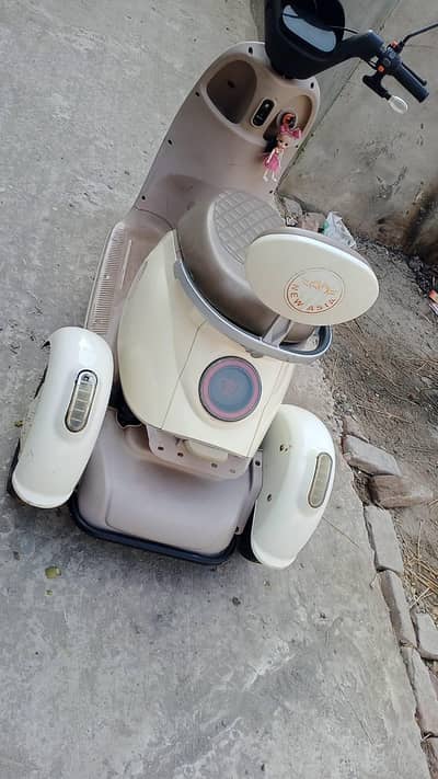 Electric 3 wheels  scooty new aisa company
