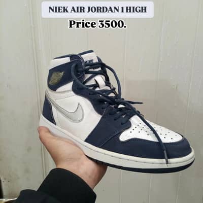 nike air Jordan 1 high blue and white. size 8,9