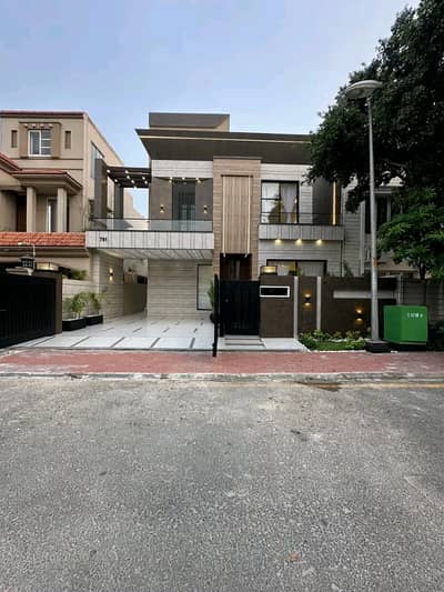 10 Marla Luxury Upper Potrion is Available for Rent in Bahria Town Lahore