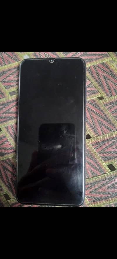 mobile bilkul tekh hai box mujood hai