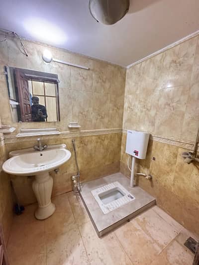 10 Marla Ground Portion For Rent ( Near Hafiz Sweets )