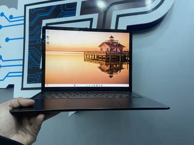 Surface Laptop 4 Core i7 Gen 11th 16gb ram 256gb ssd 8gb Intel graphic