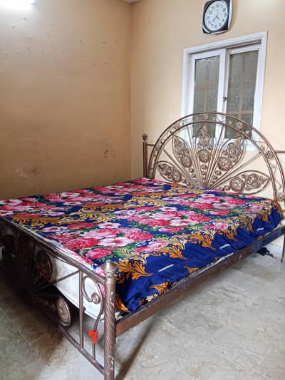 2 bed Available with mattress