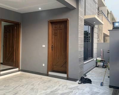 Spacious 2450 Square Feet House Available For sale In F-15/1