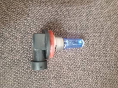 Toyota prius head light bulb