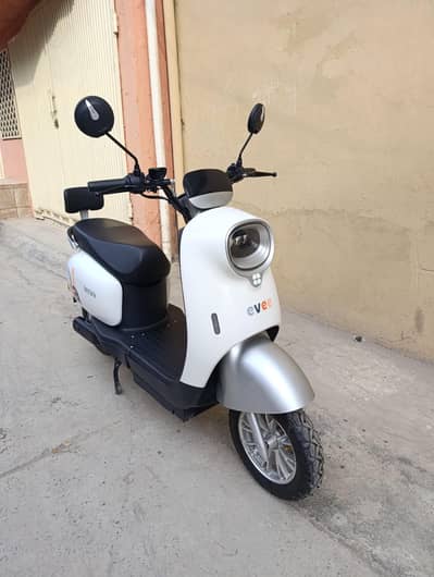 Scooty Evee Nisa