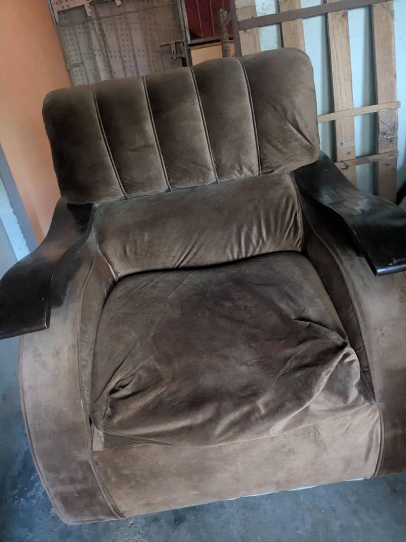 Seater5 Sofa Set  Good Condition | Comfortable & Solid 3