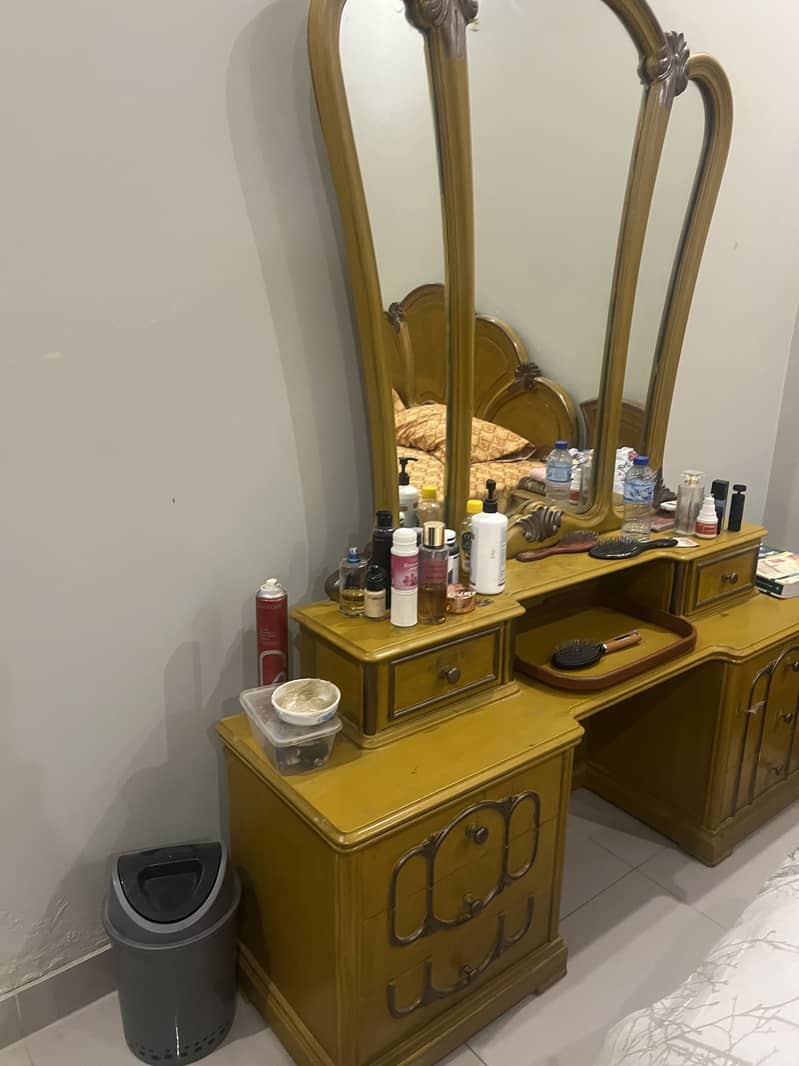 Bed set with dressing table & side table 2