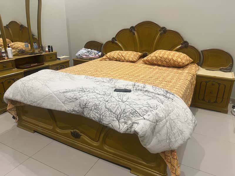 Bed set with dressing table & side table 3