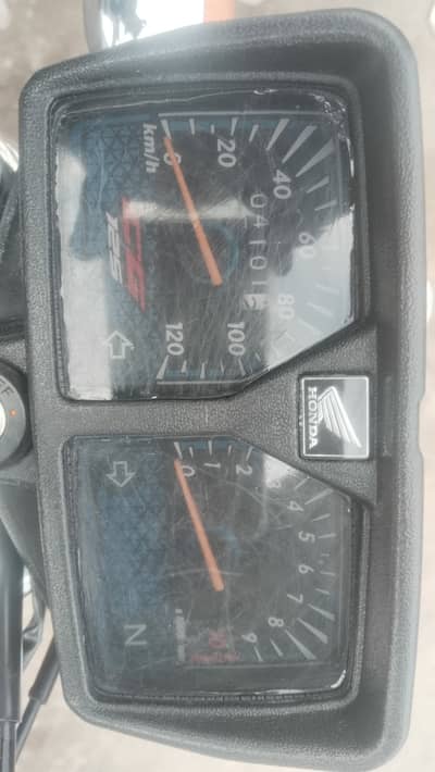 125 2025 model ha red colour